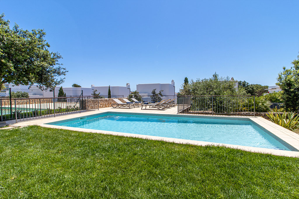 casa para familia en menorca con piscina